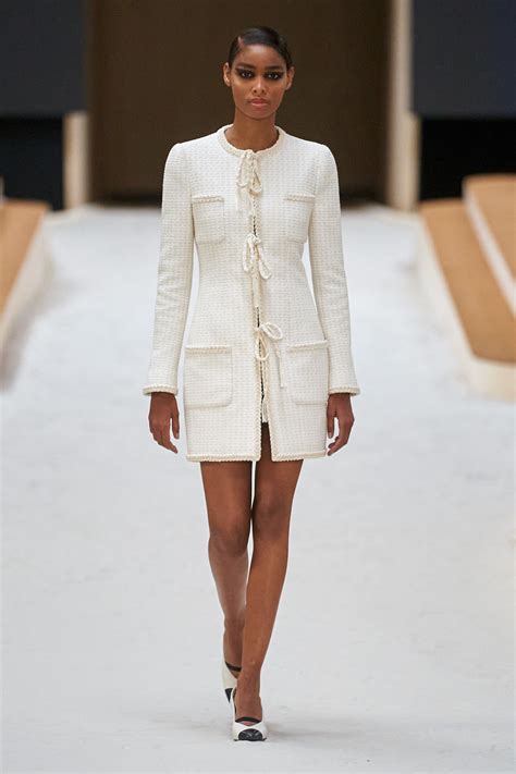 défilé chanel mars 2022|Chanel Spring 2022 Couture Collection .